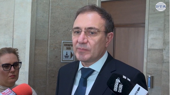 Парите за увеличение на всички пенсии по "швейцарското правило" вероятно ще бъдат от инфраструктурни проекти, каза социалният министър