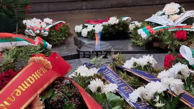 Русе отбеляза 147 години от Освобождението си с изложба на оръжия и церемония в Пантеона на възрожденците