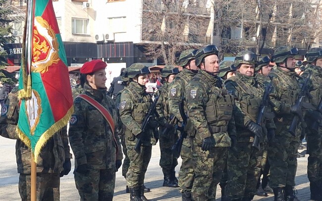 С молебен и икони изпратиха военна рота от Хасково на мироопазваща мисия в Косово