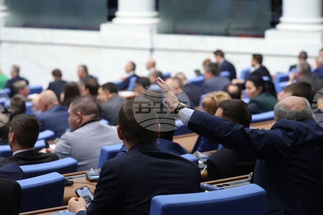 Парламентът удължи днешното си заседание до приемането на първо четене на законопроекта за държавния бюджет за 2025 г.