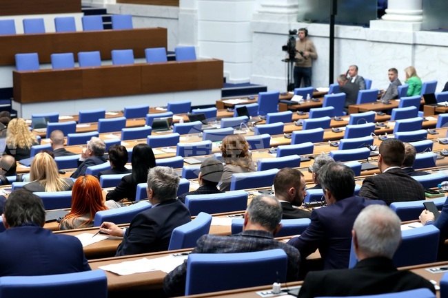 Поименна проверка показа липса на кворум и заседанието на парламента беше прекратено