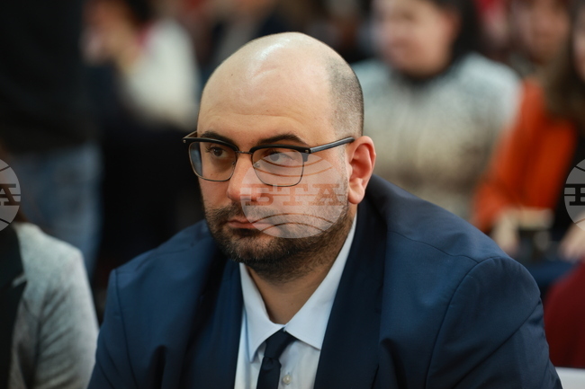 За ден и половина между Коледа и Нова година от обращение са били изтеглени около 1 милиард лева, каза Джеймс Йоловски 