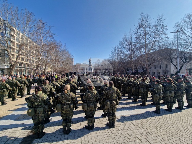С церемония на площада в Хасково ще бъде посрещната маневрената рота, участвала в Стабилизиращите сили на НАТО в Косово