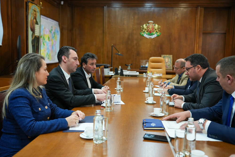 Министрите на вътрешните работи и на младежта и спорта набелязаха конкретни действия за подобряване сигурността при футболни срещи