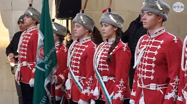 Русе отбеляза 147 години от Освобождението си с изложба на оръжия и церемония в Пантеона на възрожденците