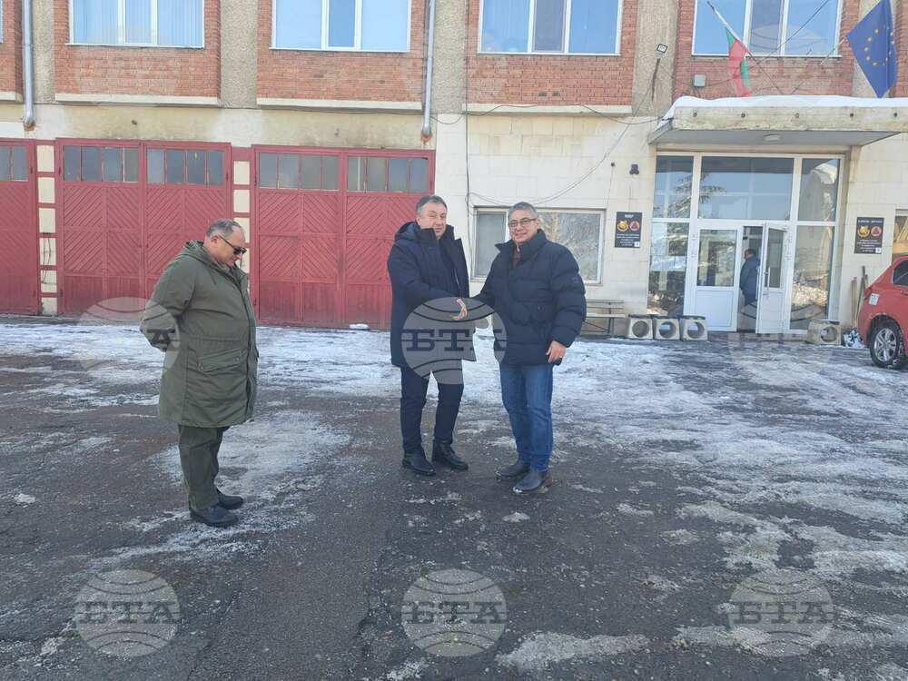 Кметът на Шумен проф. Христо Христов инспектира отстраняването на проблемите по изпратените от граждани сигнали