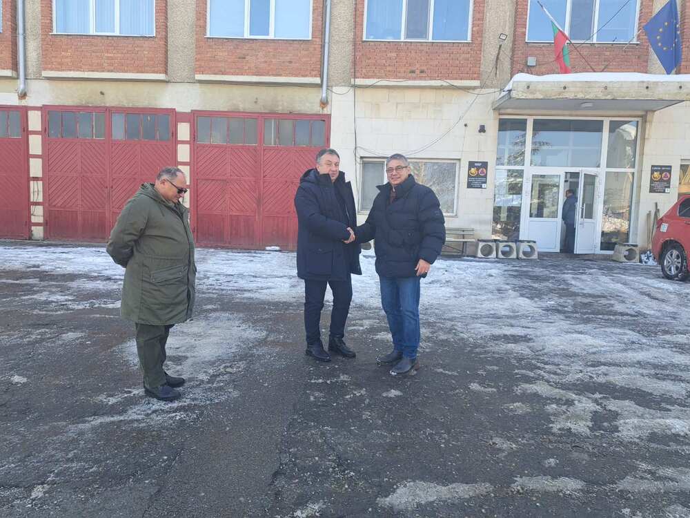 Кметът на Шумен проф. Христо Христов инспектира отстраняването на проблемите по изпратените от граждани сигнали