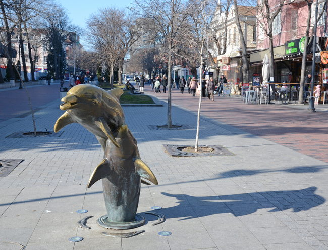 Община Варна: Продължават проверките на нерегламентирани рекламни елементи в централната част на града
