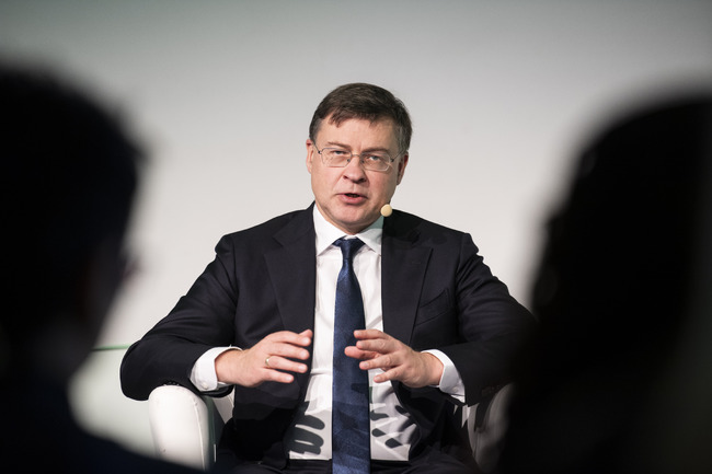 Намаляването на бюрокрацията в ЕС ще спести милиарди, а цифровото евро ще намали зависимостта ни, каза еврокомисарят Домбровскис