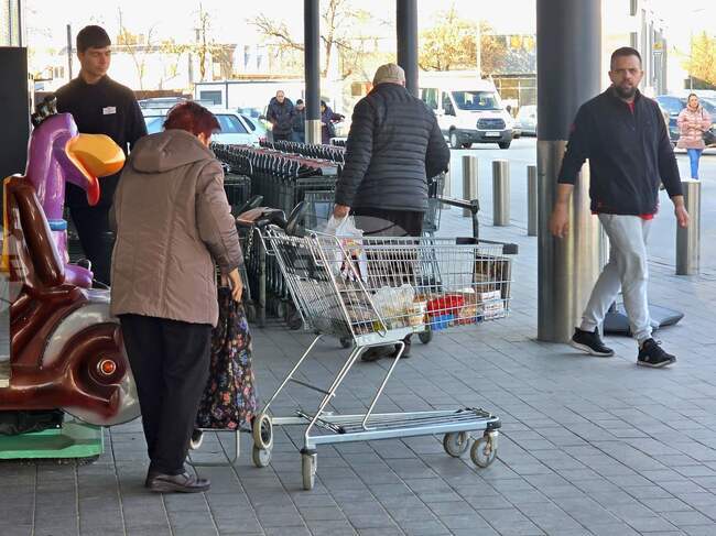 Във втория ден от бойкота отново не се наблюдава отлив на клиенти в големите хранителни вериги и кварталните магазини в Пловдив 