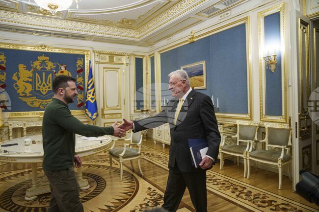 САЩ възобновиха военните доставки за Украйна, а украинските военни ще работят с американския пратеник Кийт Келог в Киев, обяви Зеленски