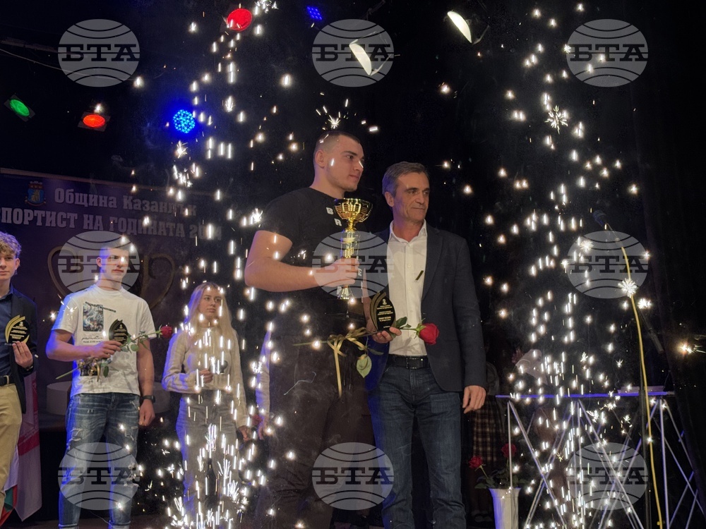 Състезателят по ММА Омар Юсеин спечели наградата "Спортист на годината" на Община Казанлък