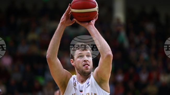 Везенков реализира 27 точки при победата на Олимпиакос над Ираклис в среща от баскетболното първенство на Гърция