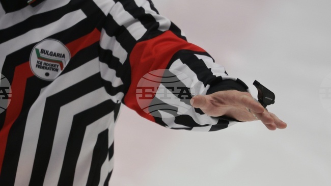 Българската федерация по хокей на лед спря съдийските права на рефера Василий Василев