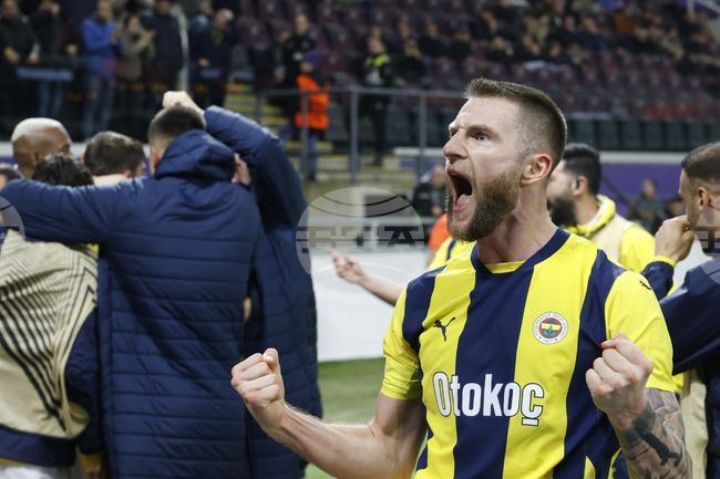 Фенербахче подписа договори със защитниците Милан Шкриняр и Нелсон Семедо