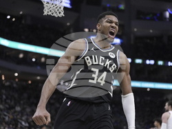 Clippers Bucks Basketball