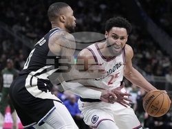 Clippers Bucks Basketball