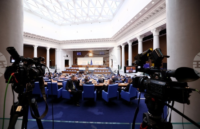 Парламентът ще обсъди днес проект на декларация за осъждане на системните агресивни действия на партия "Възраждане"