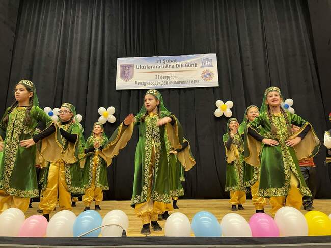 Момчилград отбеляза Международния ден на майчиния език с впечатляваща културна програма 