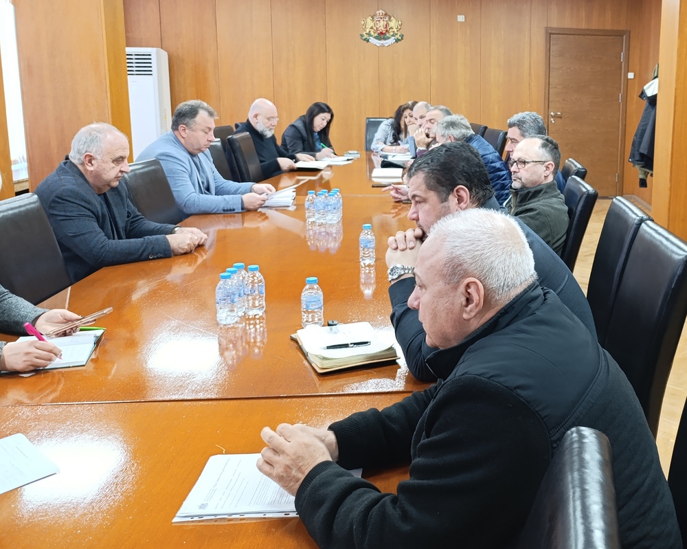 Община Шумен: Кметът проф. Христо Христов лично ще провери разчистени ли са подстъпите към гробищните паркове за утре