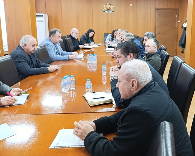 Община Шумен: Кметът проф. Христо Христов лично ще провери разчистени ли са подстъпите към гробищните паркове за утре