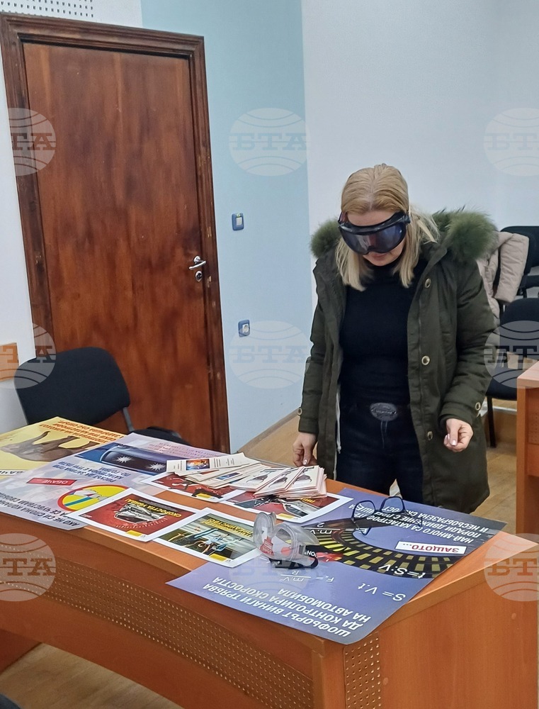 Ефектът на алкохола върху възприятията изпитаха чрез "алкоочила" посетителите на „Клиника на закрито“, организирана от РЗИ - Велико Търново