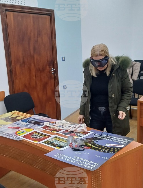 Ефектът на алкохола върху възприятията изпитаха чрез "алкоочила" посетителите на „Клиника на закрито“, организирана от РЗИ - Велико Търново