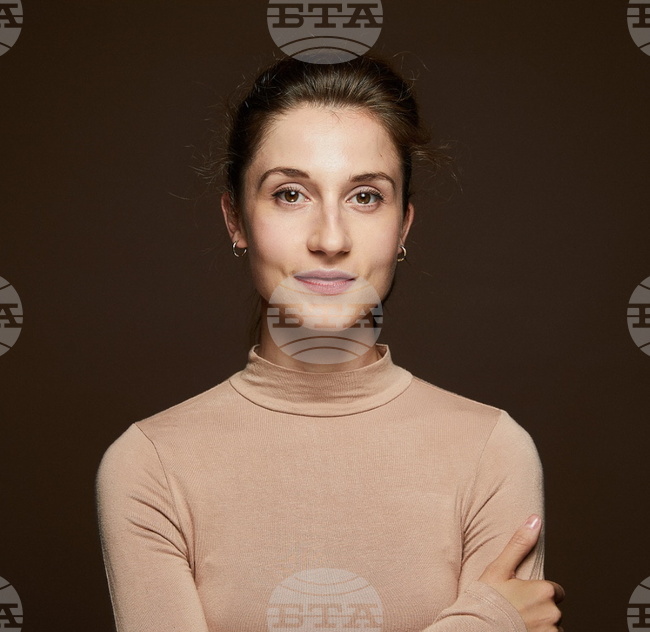 Искам да живея в приказка на осъзната споделеност, казва актрисата Алиса Атанасова от "Петя за моята Петя"