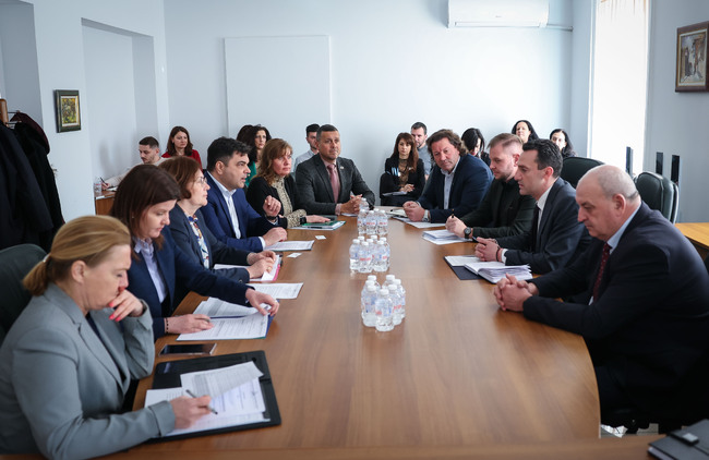 ММС: Министър Пешев обсъди с представители на НСОРБ развитието на спорта у нас