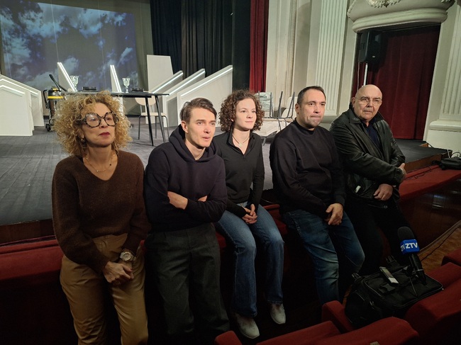 Ловешкият театър реализира съвместно със Сатирата "Не забравяйте да се подпишете"