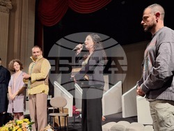 Снимка: Драматичен театър „Борис Луканов“ – Ловеч