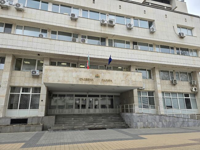 Окръжният съд в Ловеч наложи задържане под стража на мъж от Луковит, обвинен в причиняване на лека телесна повреда