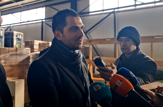 В склад до софийското село Чепинци са открити 10 438 флакона с райски газ, съобщиха от МВР