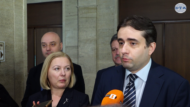 Отказът да се спомене Русия като агресор в декларацията на парламента е опит за снишаване, заявиха от ПП-ДБ