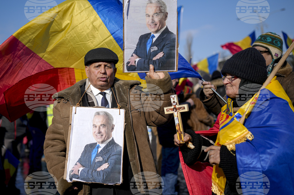 Хиляди се събраха в центъра на Букурещ за събиране на подписи в подкрепа на кандидатурата на Калин Джорджеску за президент на Румъния