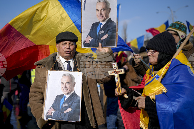 Хиляди се събраха в центъра на Букурещ за събиране на подписи в подкрепа на кандидатурата на Калин Джорджеску за президент на Румъния