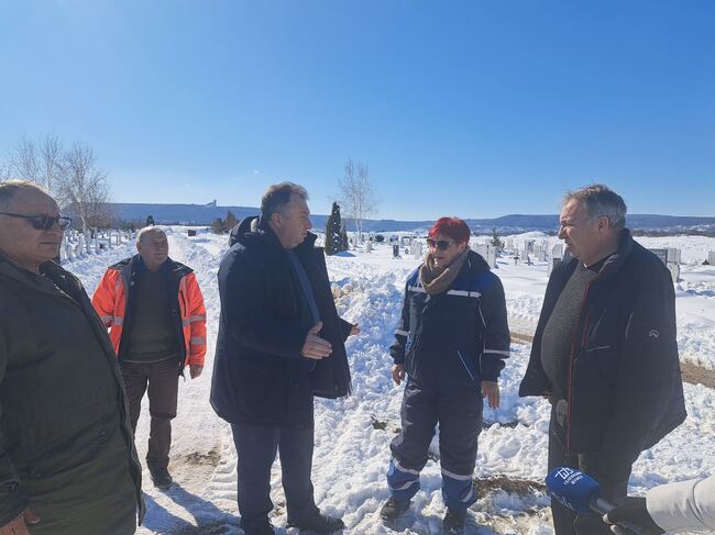 Община Шумен: Кметът лично провери проходимостта на алеите на Гробищния парк