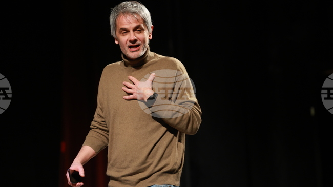 Стоян Радев поставя „Сън в зимна нощ“ в Малък градски театър