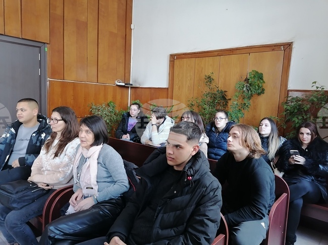 Ученици посетиха Районен съд – Враца и се запознаха с основните човешки права и свободи 