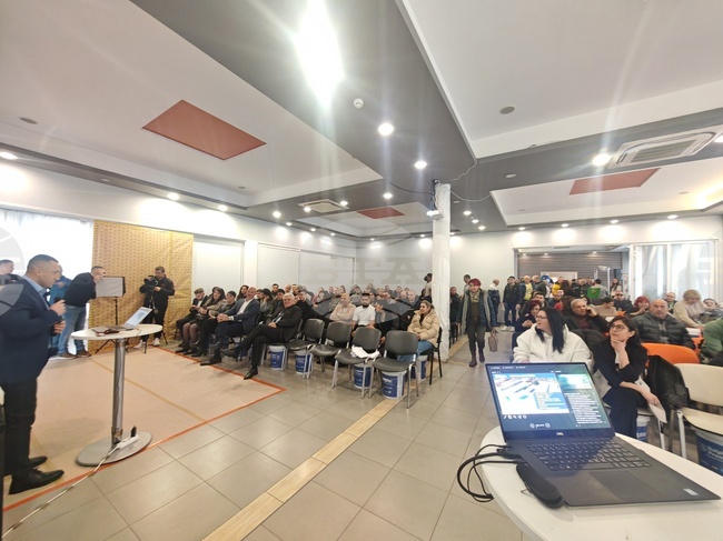 Доставчикът на лаково-бояджийски системи "Дикси" организира симпозиум в Габрово за нова програма с екологично чисти материали за интериора