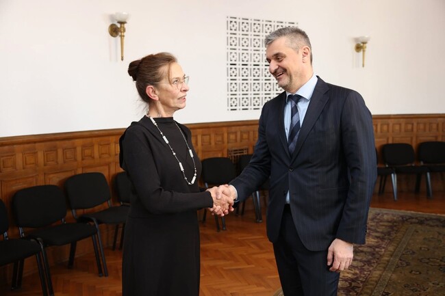 Председателят на Транспортната комисия Кирил Добрев и посланик Ирeне Планк обсъдиха ключови транспортни проекти