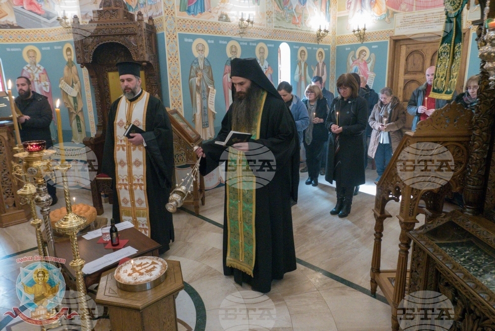 Панихида за Задушница беше отслужена в митрополитския столичен храм "Св. великомъченица Марина“