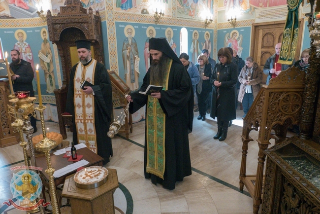 Панихида за Задушница беше отслужена в митрополитския столичен храм "Св. великомъченица Марина“