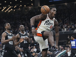 Pistons Spurs Basketballl