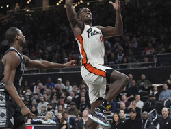 Pistons Spurs Basketballl