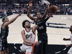 Pistons Spurs Basketballl