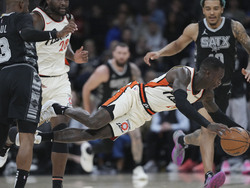 Pistons Spurs Basketballl