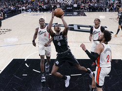 Pistons Spurs Basketballl