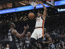 Pistons Spurs Basketballl