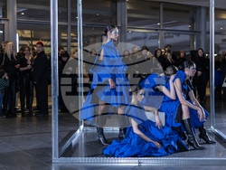 Кадър от пърформанса към изложбата Biomorphic³ на Николай Божилов. Снимка: Владислава Григорова